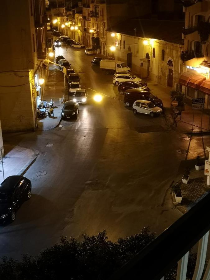 La Regina Di Coppe Apartman Licata Kültér fotó
